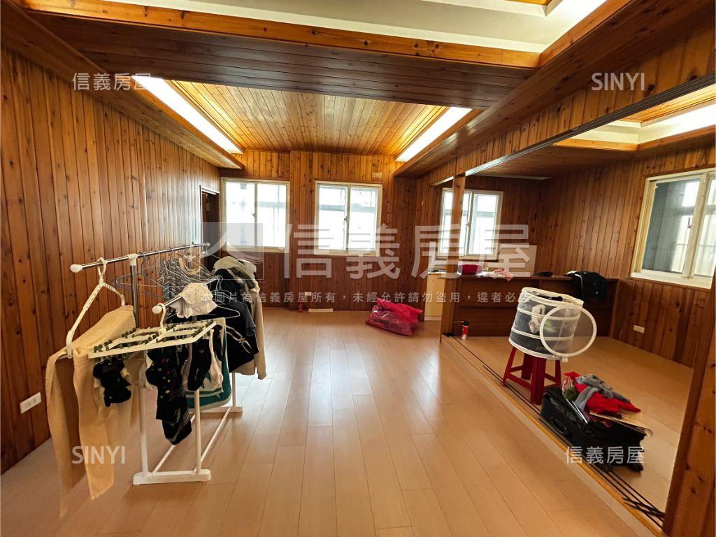 專任中央新村公園邊間透天房屋室內格局與周邊環境