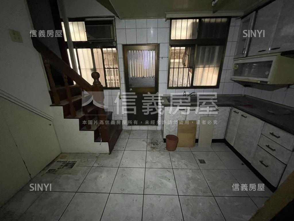 龍東路雙店面房屋室內格局與周邊環境