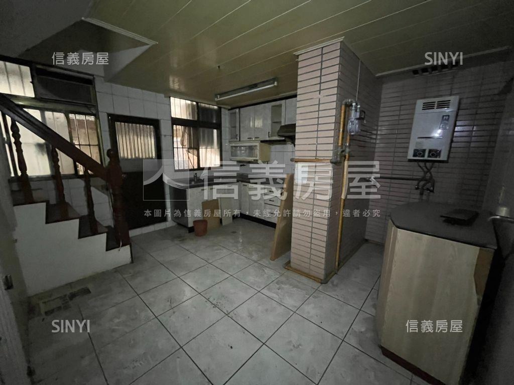 龍東路雙店面房屋室內格局與周邊環境