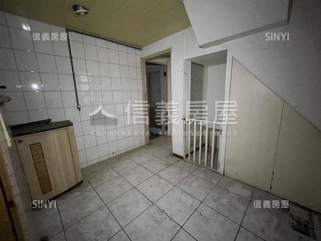 龍東路雙店面房屋室內格局與周邊環境