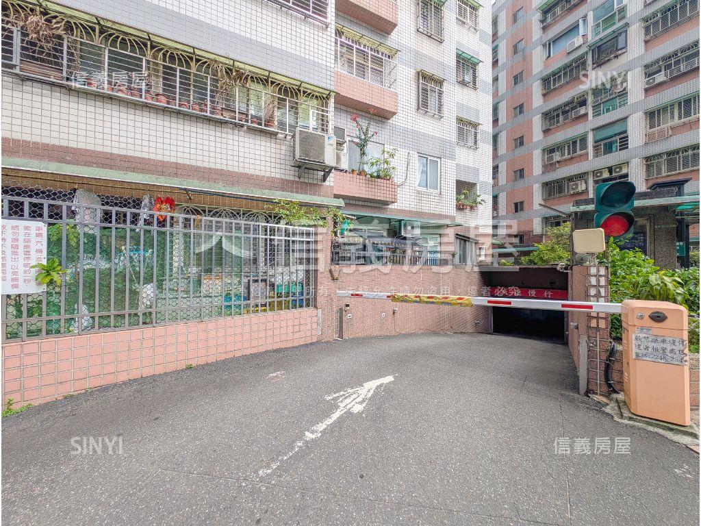 中庭溫馨４房車位房屋室內格局與周邊環境