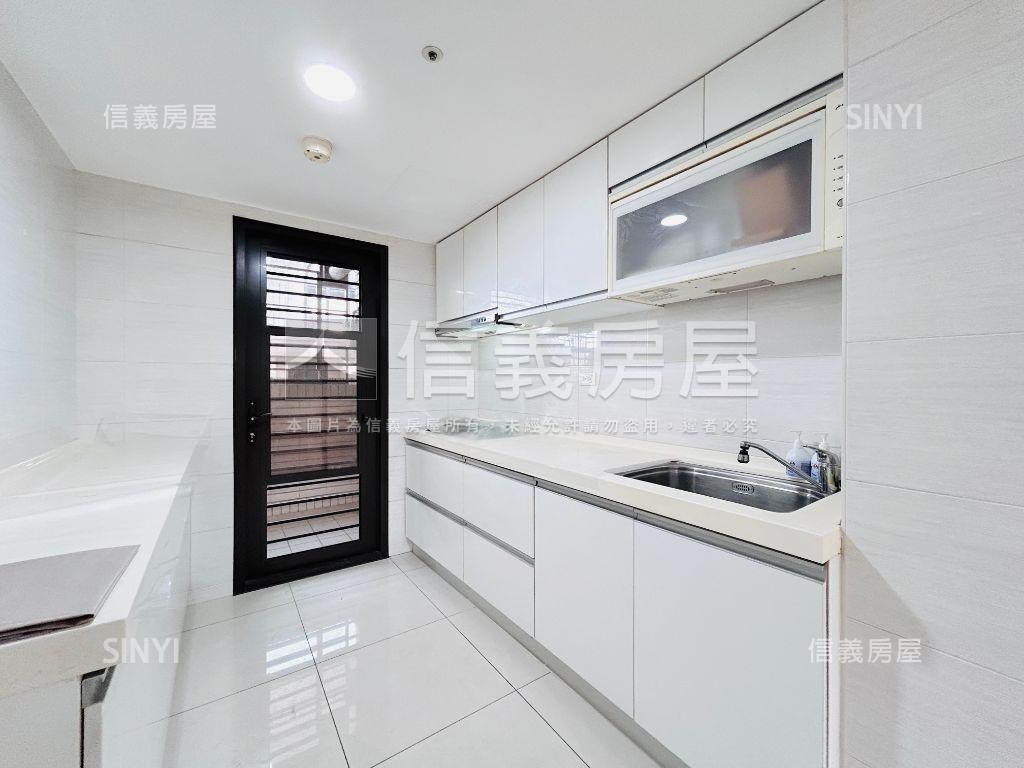 青埔躍世界景觀雙車位房屋室內格局與周邊環境