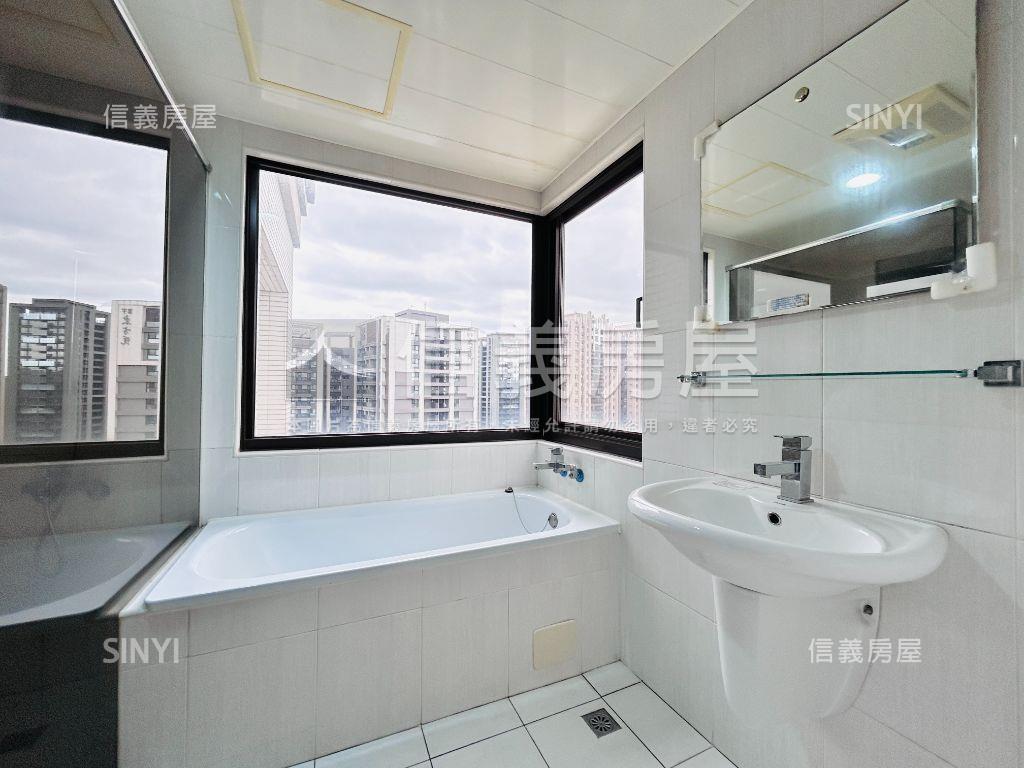 青埔躍世界景觀雙車位房屋室內格局與周邊環境