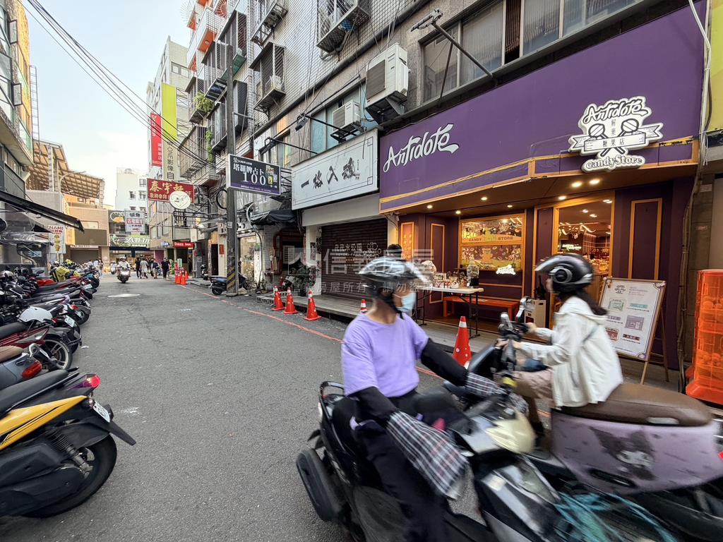 投資逢甲雙店面出價可談房屋室內格局與周邊環境