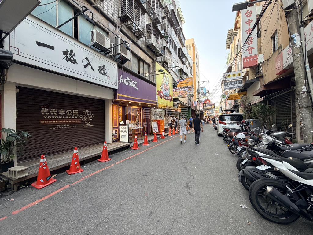 投資逢甲雙店面出價可談房屋室內格局與周邊環境