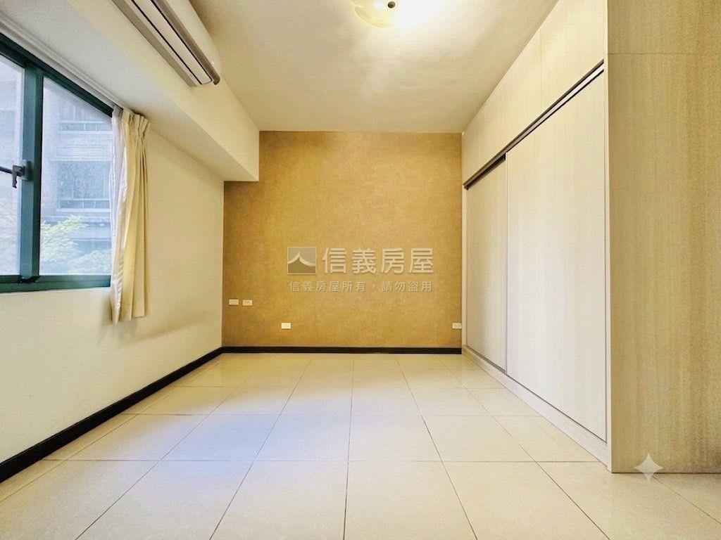 近文昌國中學區４房車位房屋室內格局與周邊環境