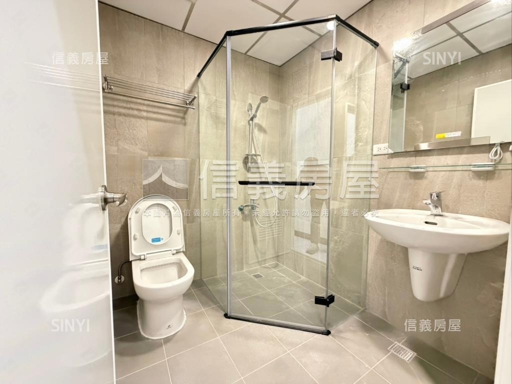 鳳山整新住辦店含平車Ⅲ房屋室內格局與周邊環境