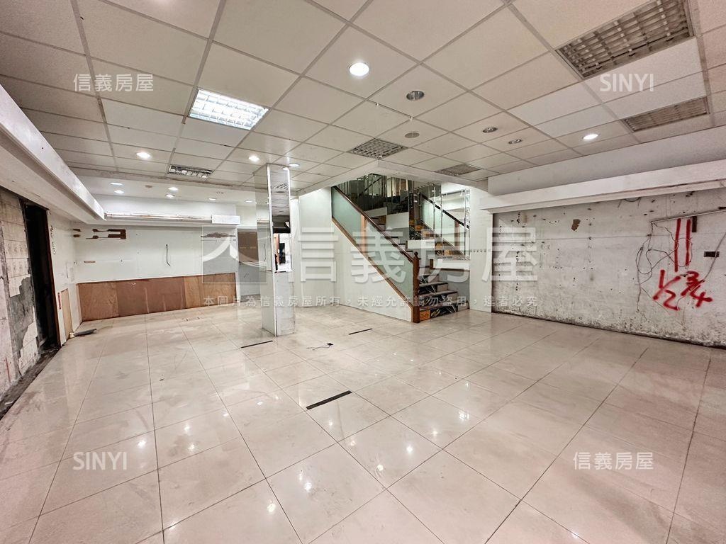 正中原夜市三角窗金透店房屋室內格局與周邊環境