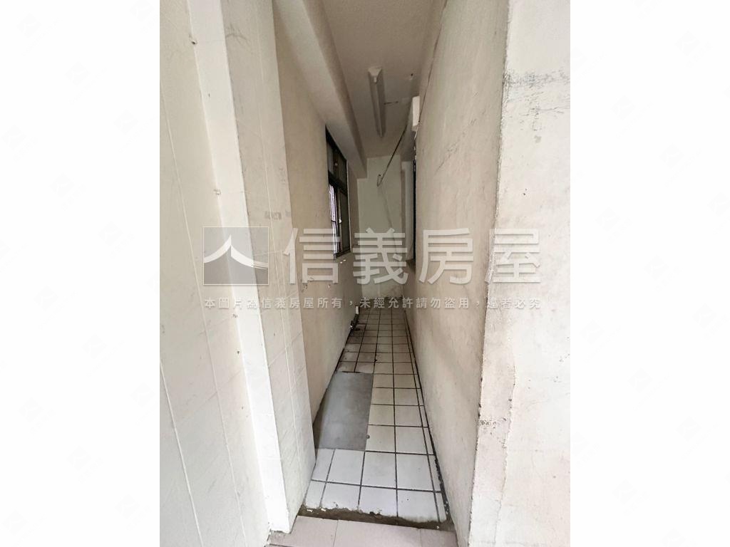 正中原夜市三角窗金透店房屋室內格局與周邊環境