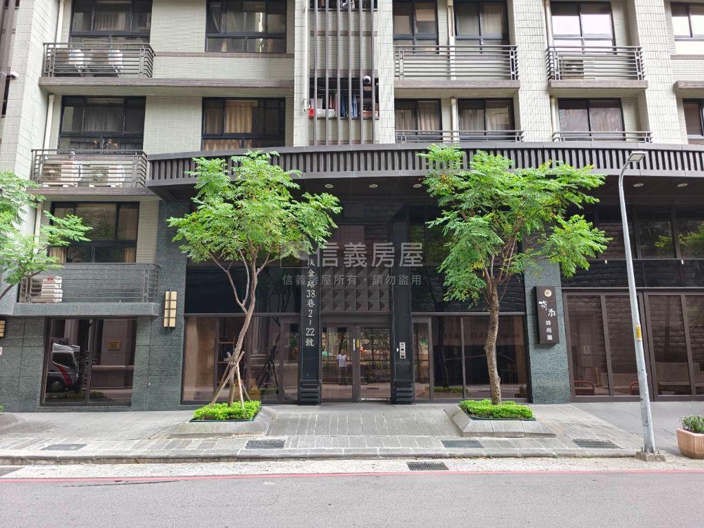 荷雅捷運裝潢三房車位房屋室內格局與周邊環境