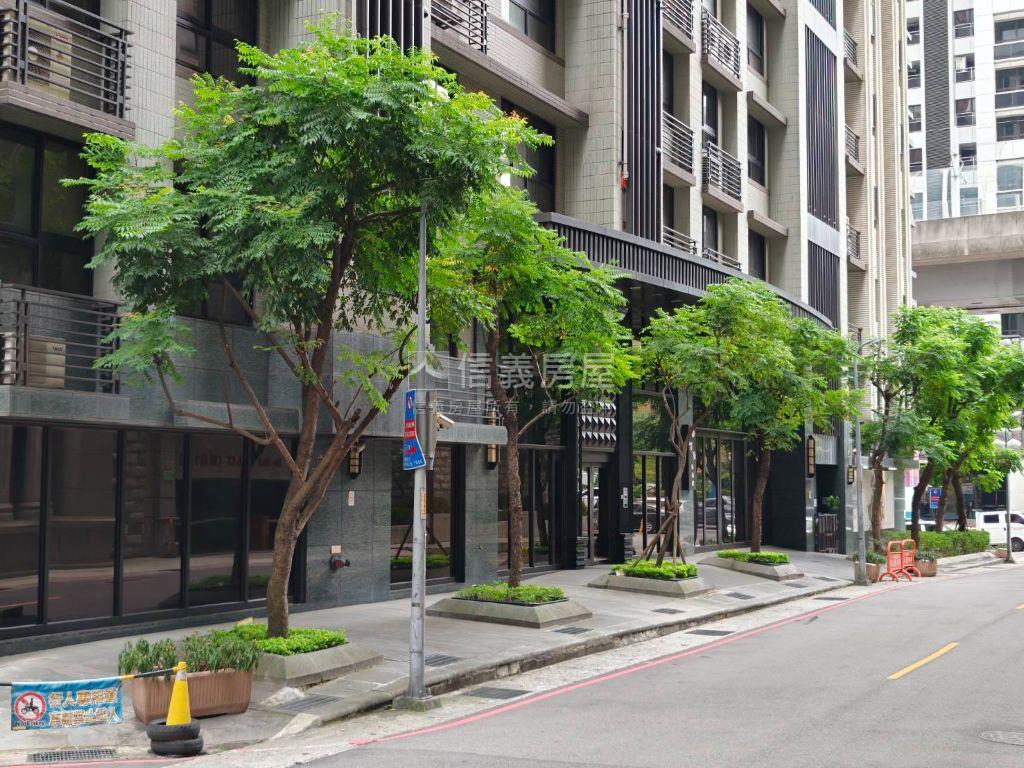 荷雅捷運裝潢三房車位房屋室內格局與周邊環境