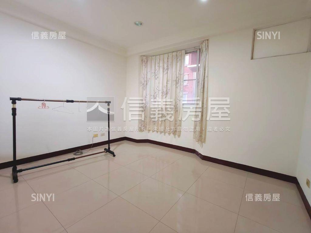 瑞隆正街騎樓式透店房屋室內格局與周邊環境