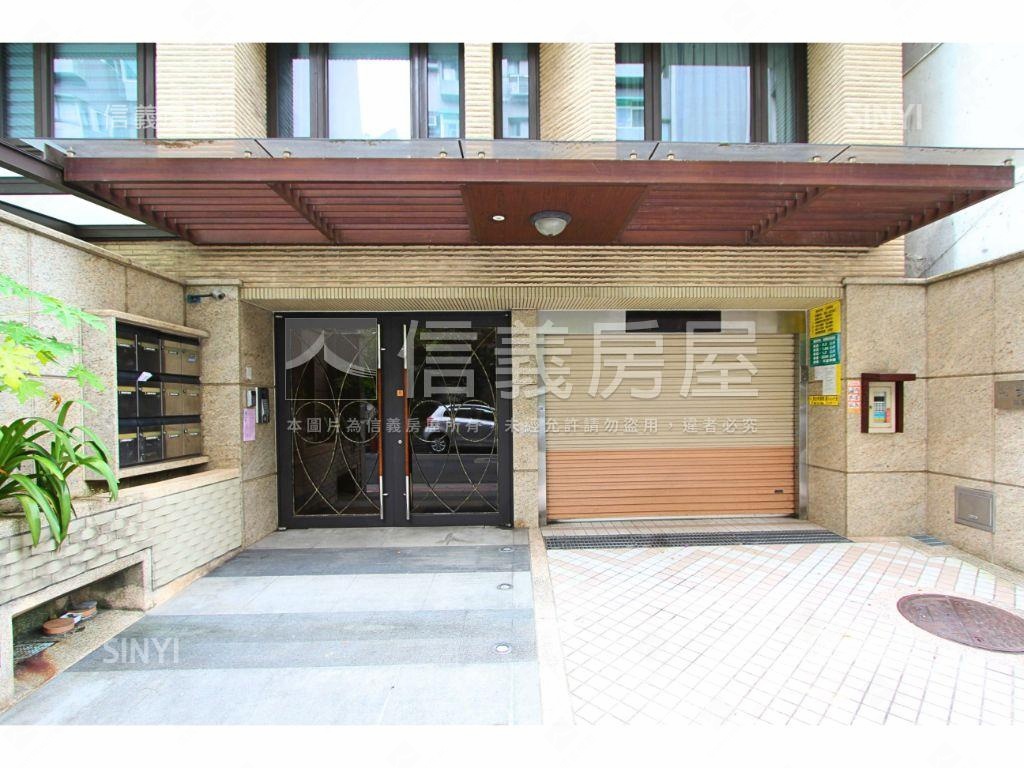 美裝潢電梯２房有車位房屋室內格局與周邊環境