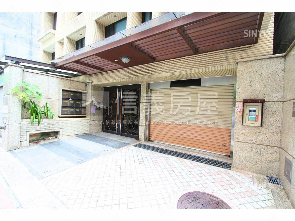 美裝潢電梯２房有車位房屋室內格局與周邊環境