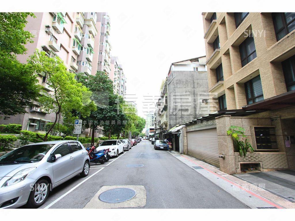 美裝潢電梯２房有車位房屋室內格局與周邊環境