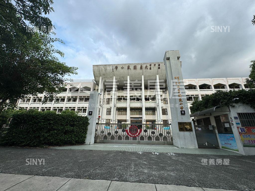 南屯路吃市大面寬美地房屋室內格局與周邊環境