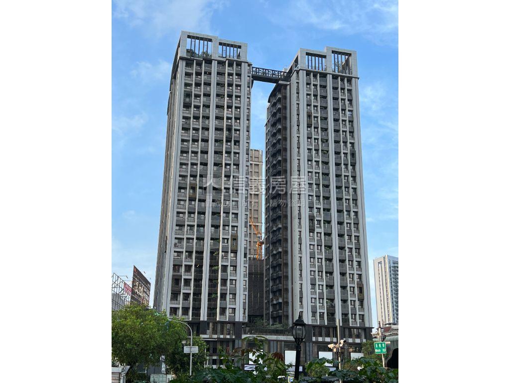 文心１號高樓朝南平面車位房屋室內格局與周邊環境