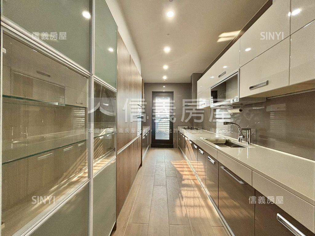 農十六四房高樓精裝雙平車房屋室內格局與周邊環境