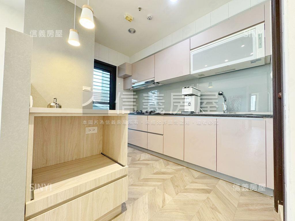 軍港‧亮２房１室平移車位房屋室內格局與周邊環境