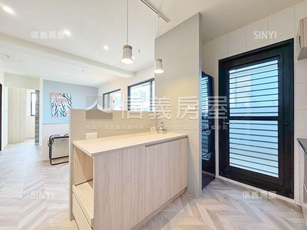 軍港‧亮２房１室平移車位房屋室內格局與周邊環境