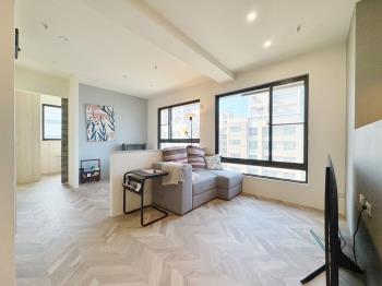 軍港‧亮２房１室平移車位