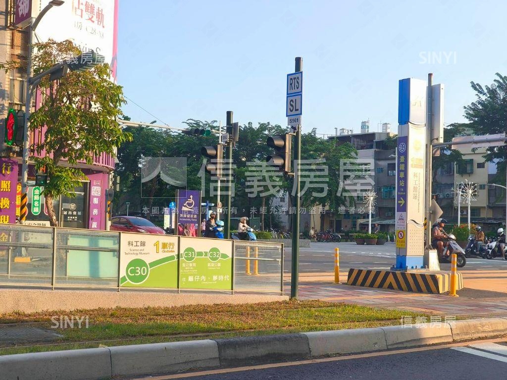 高博館大面寬雙車庫一樓房屋室內格局與周邊環境