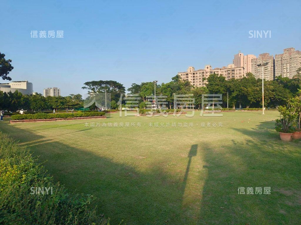 高博館大面寬雙車庫一樓房屋室內格局與周邊環境