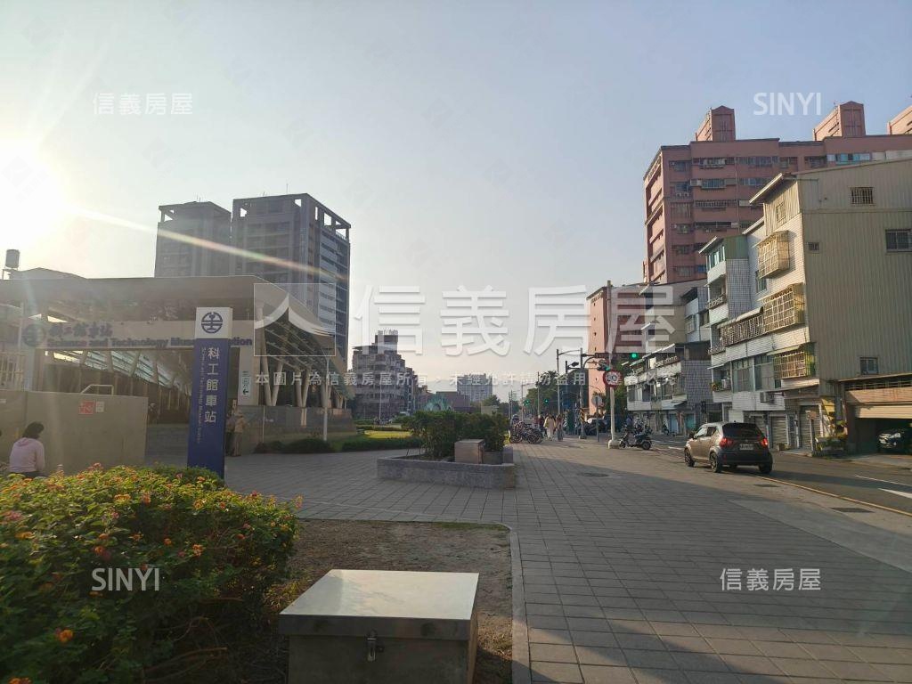 高博館大面寬雙車庫一樓房屋室內格局與周邊環境