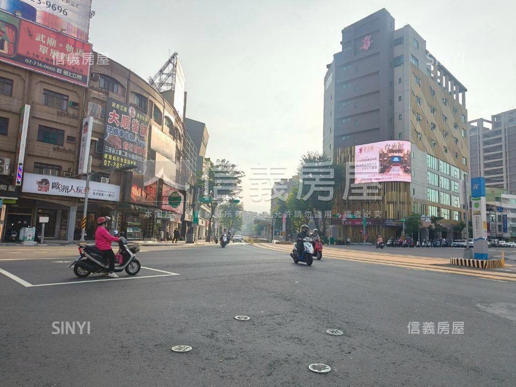 高博館大面寬雙車庫一樓房屋室內格局與周邊環境