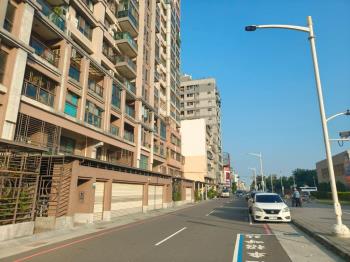 科工館綠園道旁面寬一樓