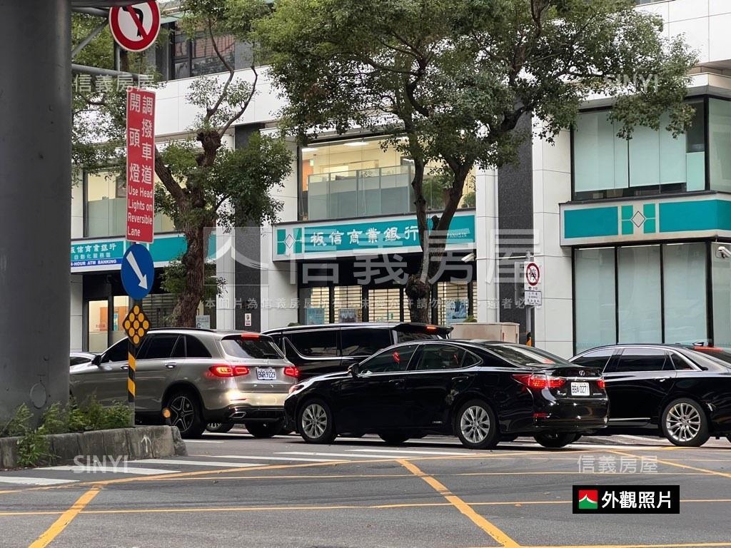 捷運旁三輝白宮金庫店面房屋室內格局與周邊環境