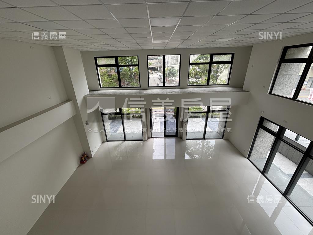 沐微風面寬約９米寬角店房屋室內格局與周邊環境
