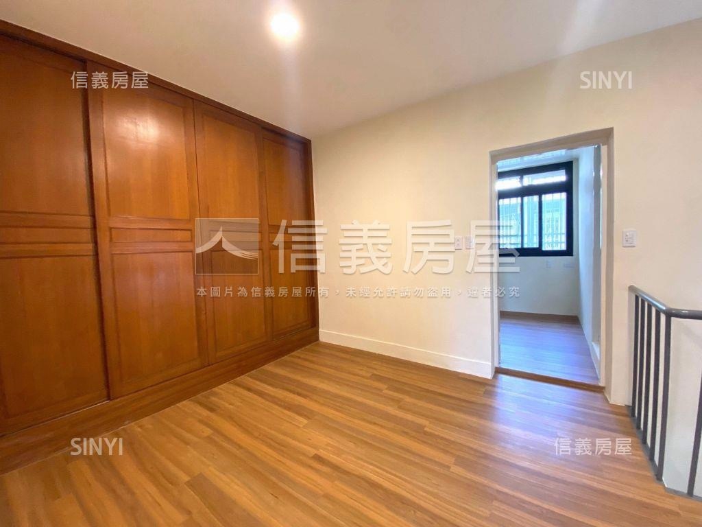 面寬約５米前後臨活路別墅房屋室內格局與周邊環境