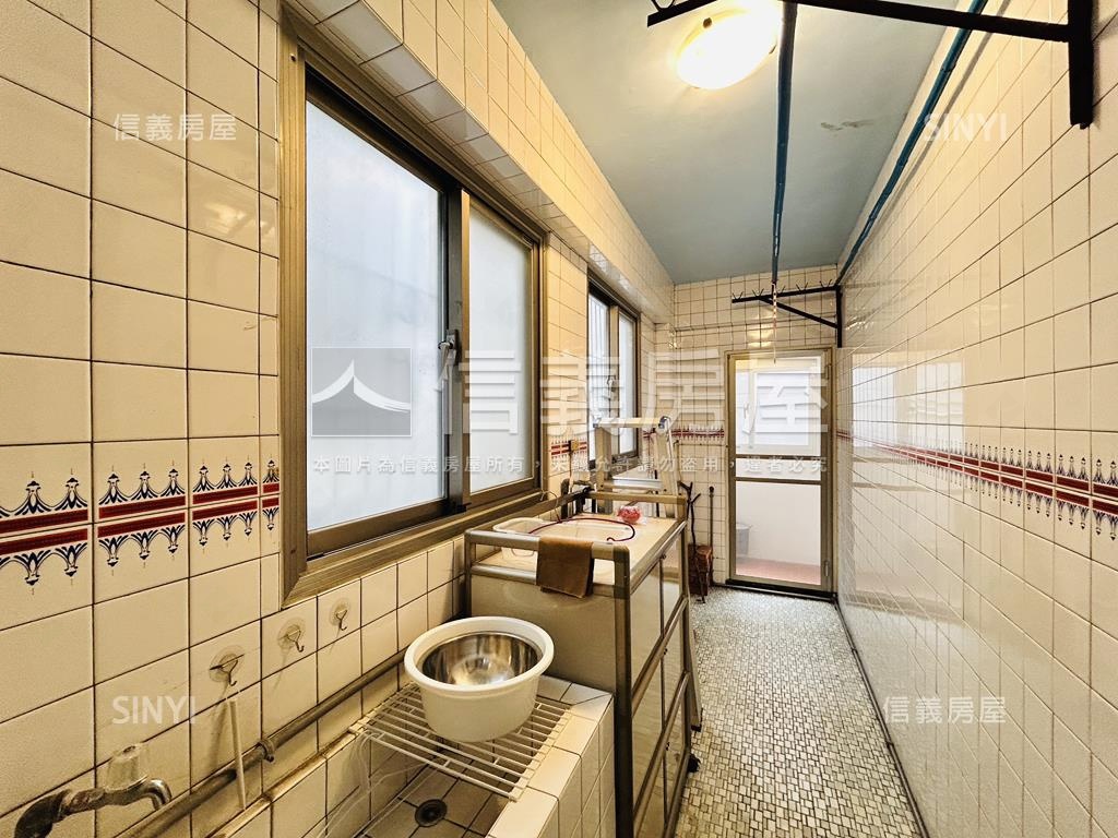 民生街四面採光黃金三樓房屋室內格局與周邊環境