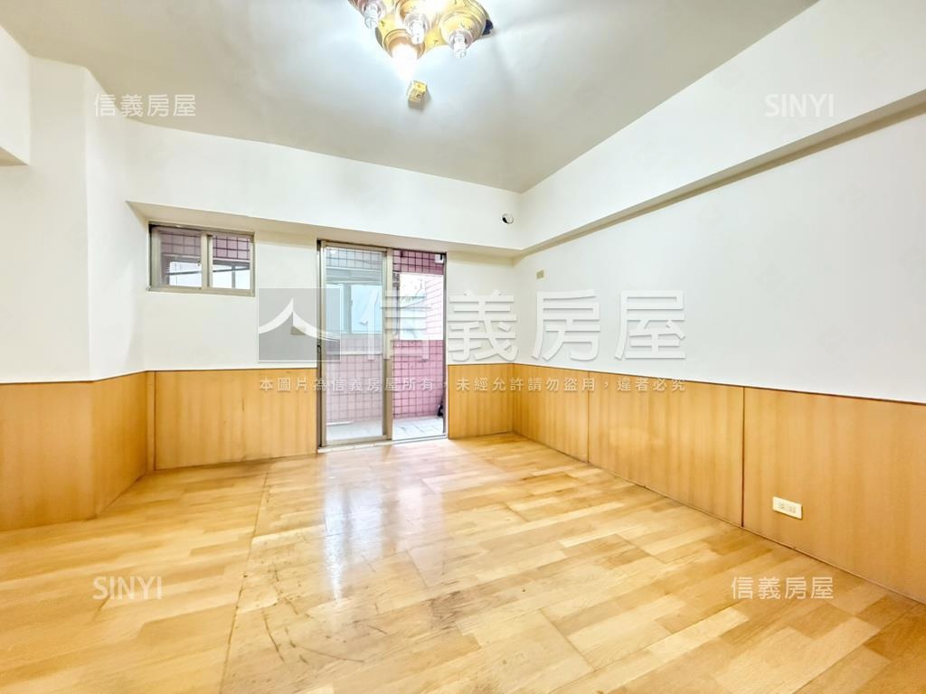 專！太原路大面寬黃金角店房屋室內格局與周邊環境