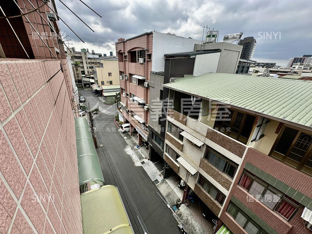 鳳山北興正街騎樓五樓透天房屋室內格局與周邊環境