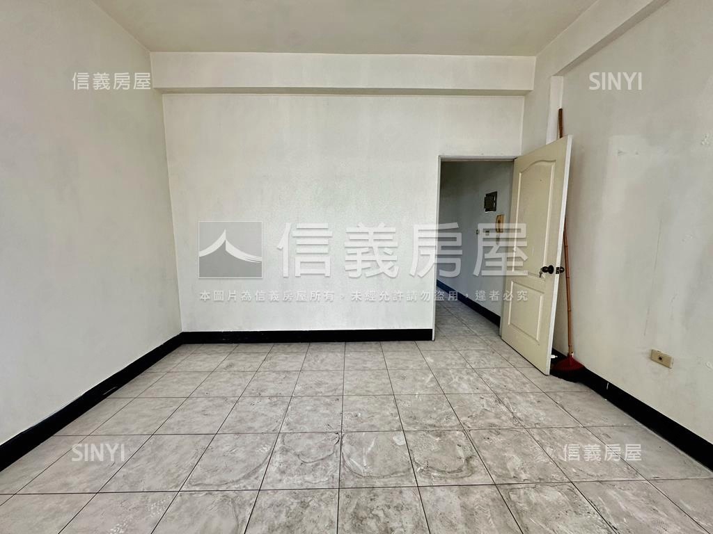 鳳山北興正街騎樓五樓透天房屋室內格局與周邊環境