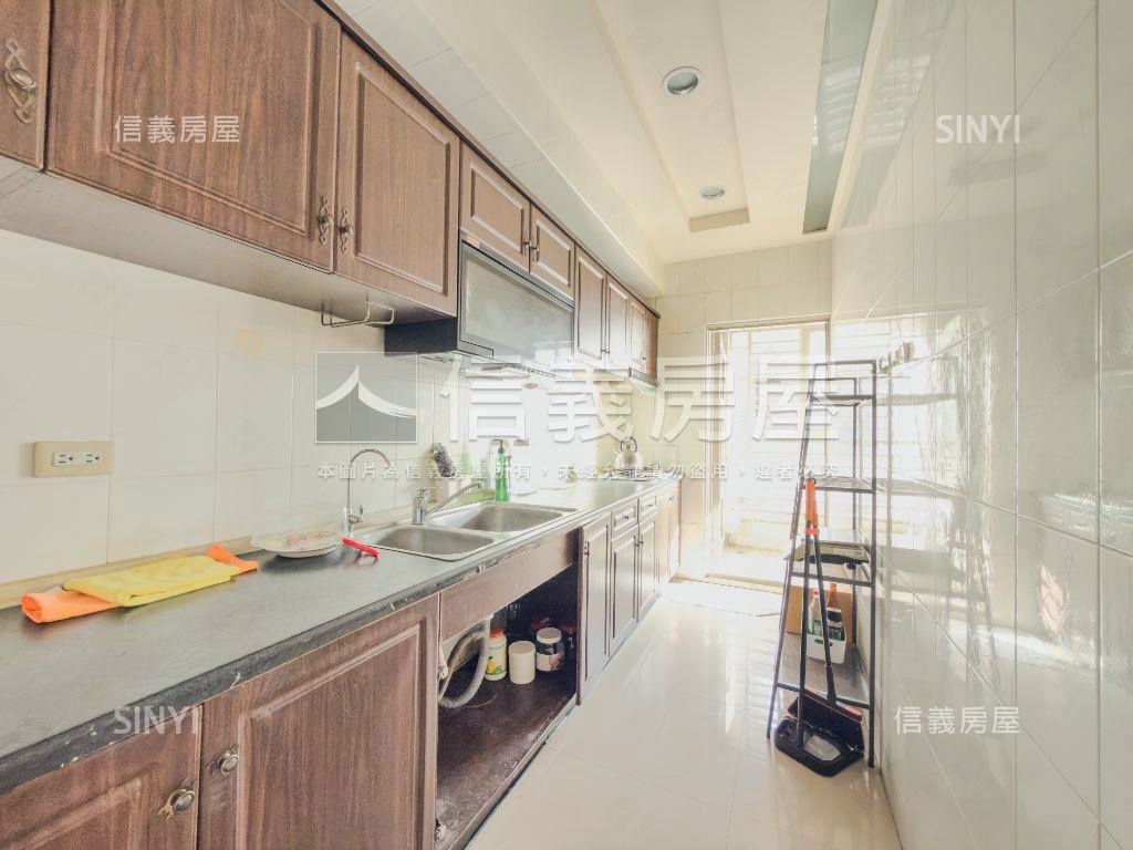 農十六首排頂樓４房平車房屋室內格局與周邊環境