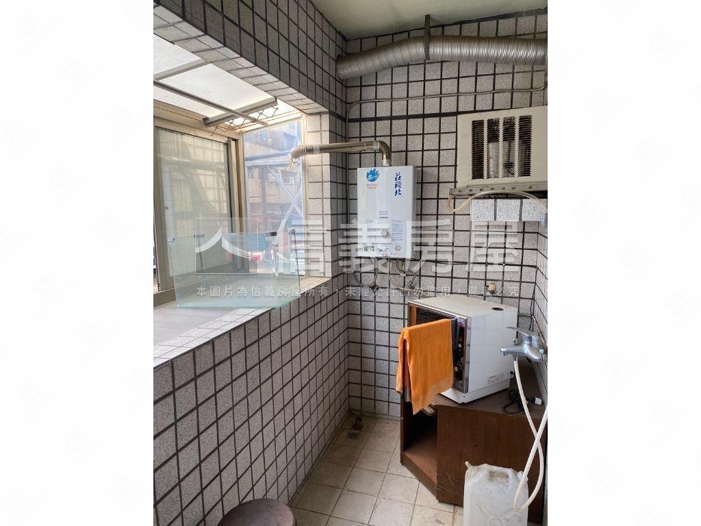 台中榮總商圈１＋２樓店面房屋室內格局與周邊環境