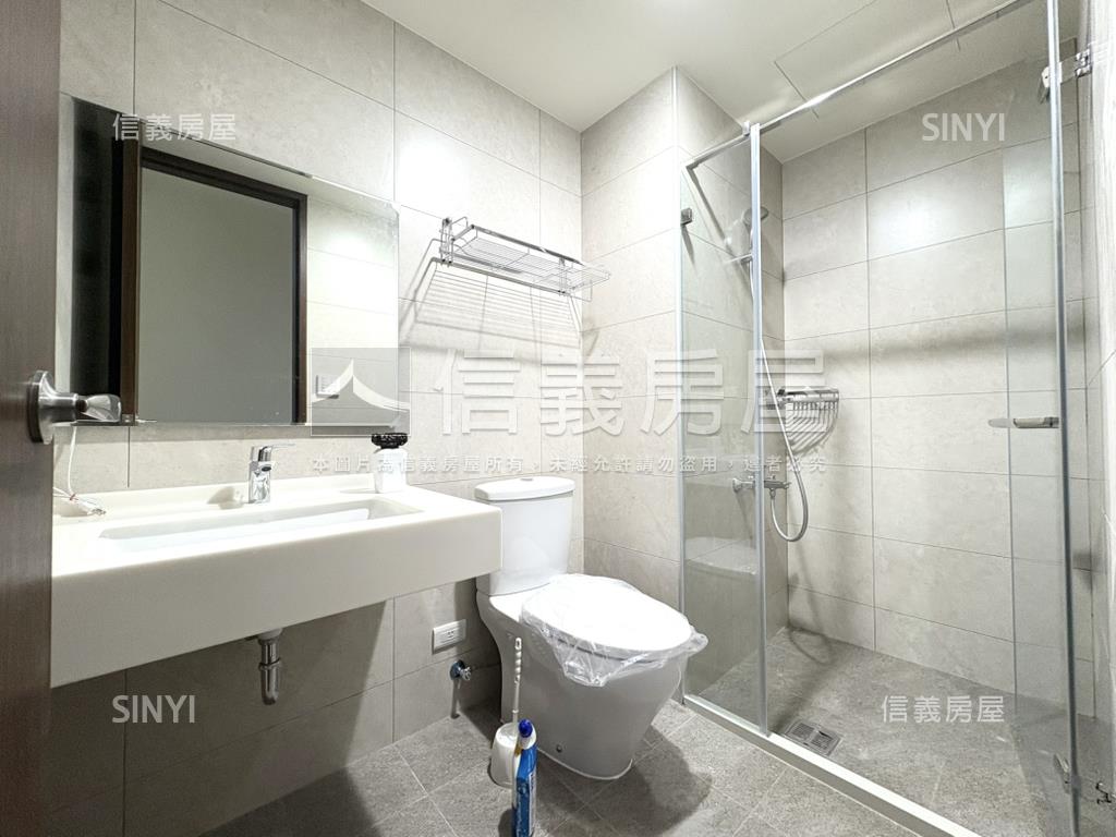 三本雲上全新三房車位房屋室內格局與周邊環境