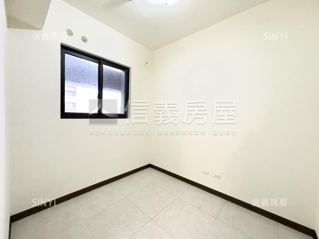 三本雲上全新三房車位房屋室內格局與周邊環境