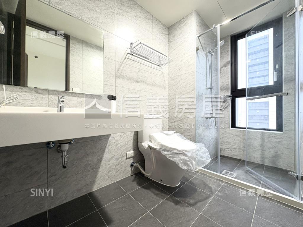 三本雲上全新三房車位房屋室內格局與周邊環境