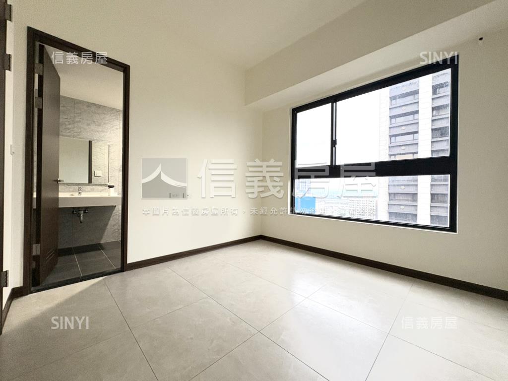 三本雲上全新三房車位房屋室內格局與周邊環境