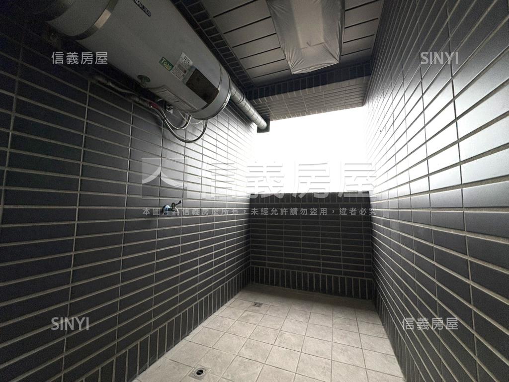 三本雲上全新三房車位房屋室內格局與周邊環境