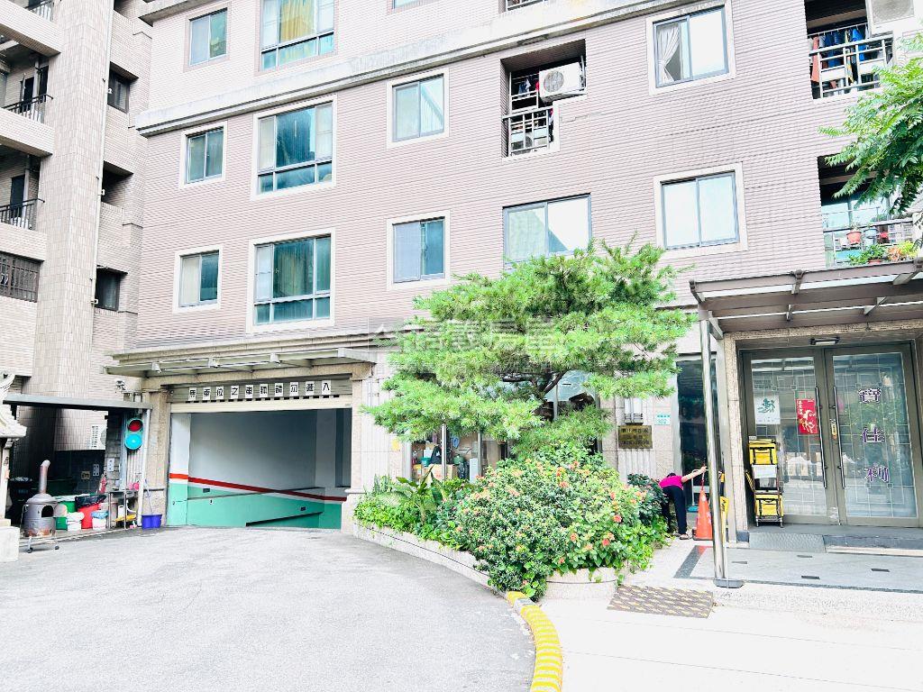 車站商圈陽台大套房房屋室內格局與周邊環境