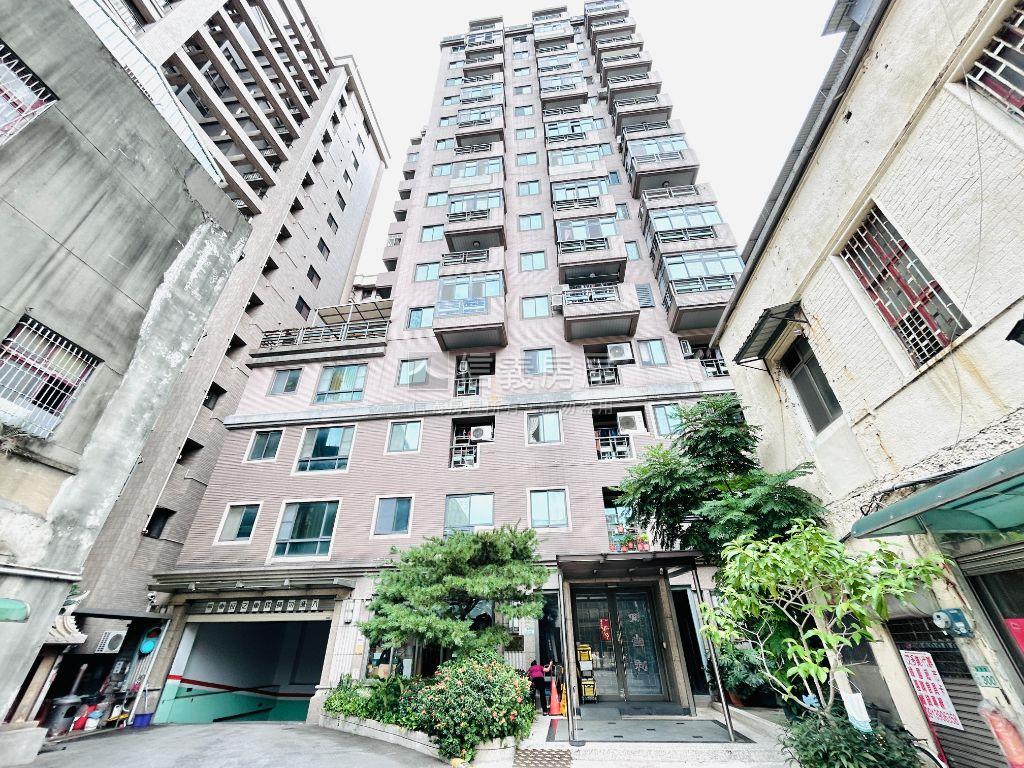 車站商圈陽台大套房房屋室內格局與周邊環境
