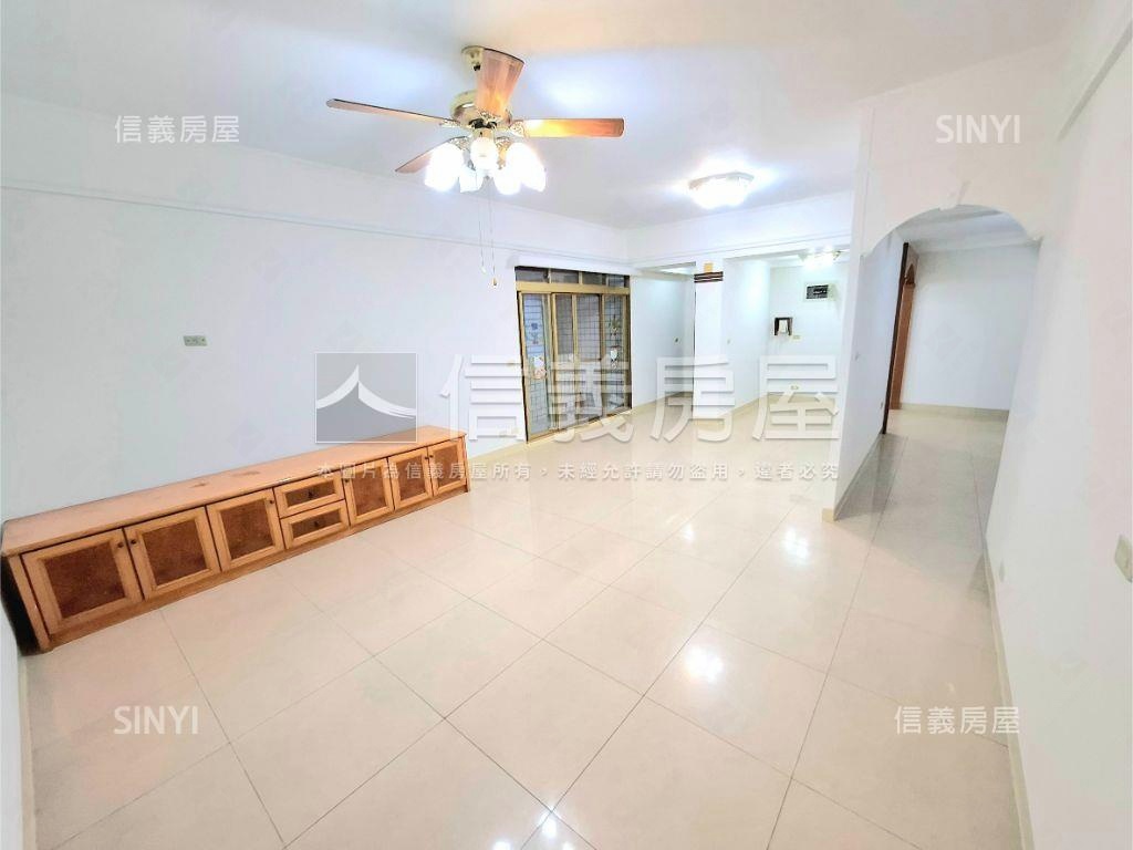 稀有中興路大空間３房車位房屋室內格局與周邊環境