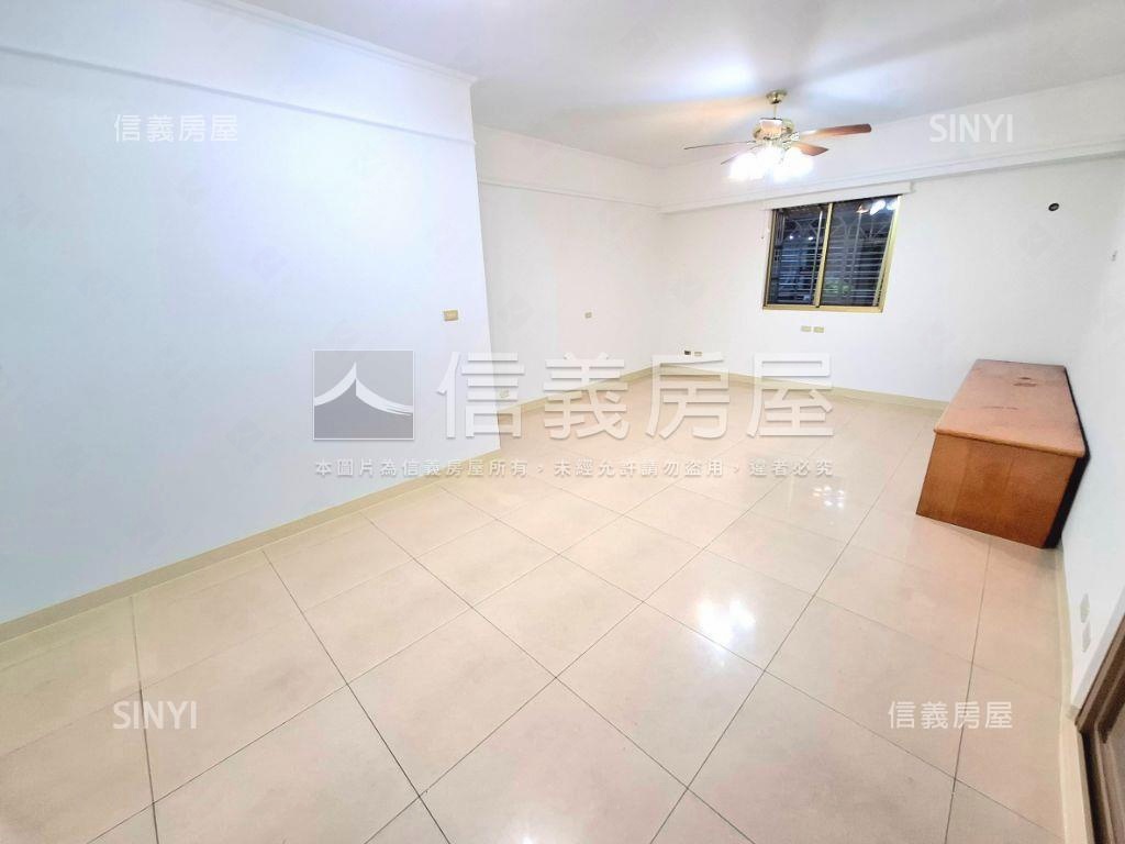 稀有中興路大空間３房車位房屋室內格局與周邊環境