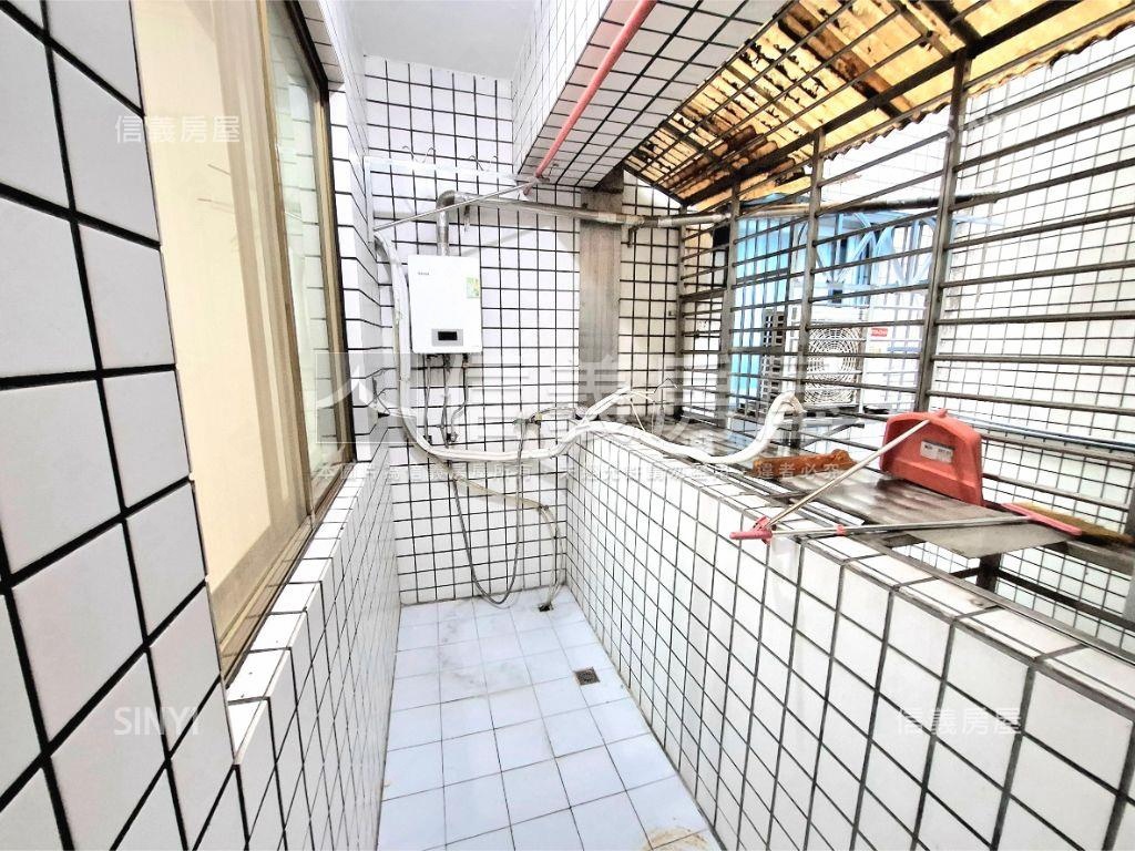 稀有中興路大空間３房車位房屋室內格局與周邊環境