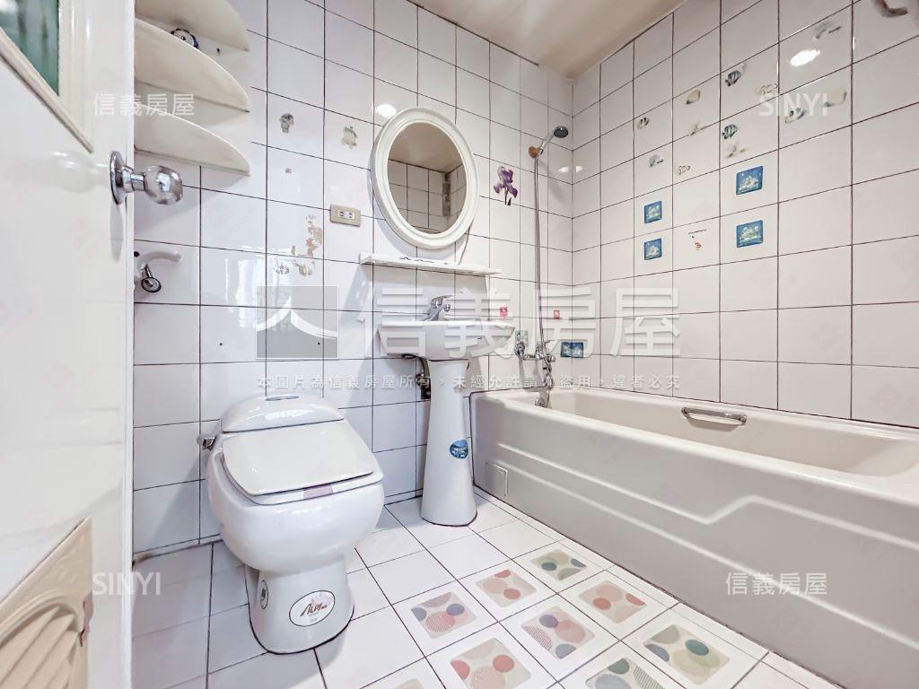 坐擁繁華新統領３房車位房屋室內格局與周邊環境